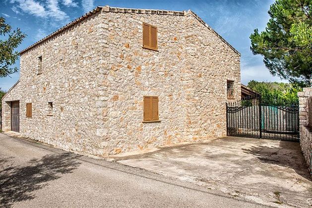Foto 2 de Venta de casa rural en Sant Llorenç des Cardassar de 5 habitaciones con terraza y piscina