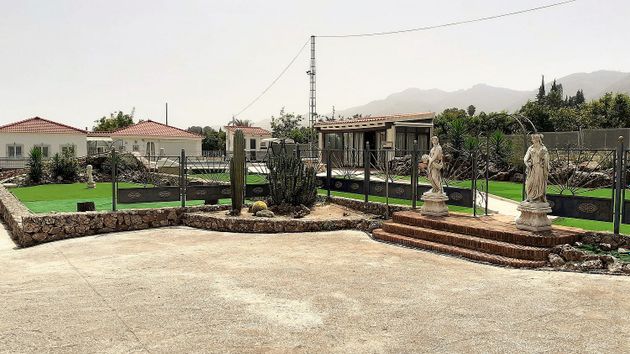 Foto 1 de Chalet en venta en Alhaurín el Grande de 6 habitaciones con terraza y piscina