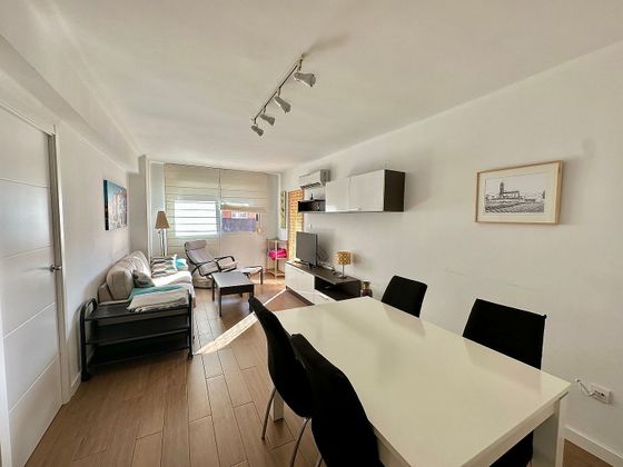 Foto 2 de Piso en alquiler en Ciutat Jardí de 3 habitaciones con terraza y muebles