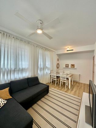 Foto 2 de Alquiler de piso en El Cabanyal- El Canyamelar de 2 habitaciones con muebles y aire acondicionado