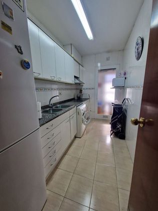 Foto 2 de Piso en venta en Roc Blanc de 3 habitaciones con garaje y aire acondicionado