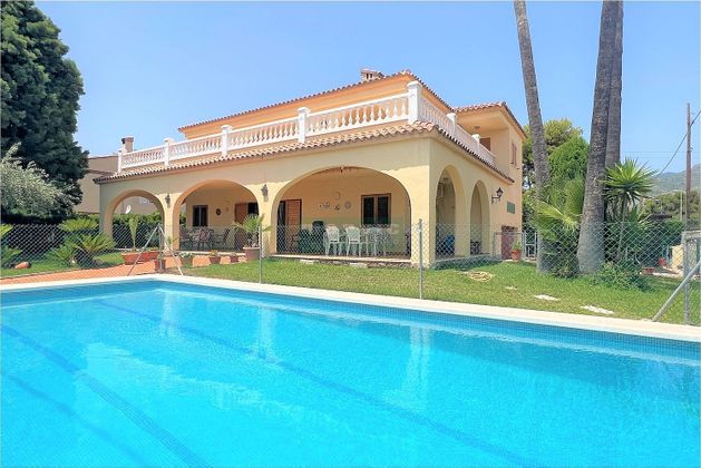Foto 1 de Chalet en venta en Curva - Heliópolis de 4 habitaciones con terraza y piscina
