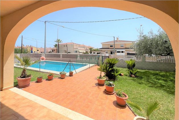 Foto 2 de Chalet en venta en Curva - Heliópolis de 4 habitaciones con terraza y piscina