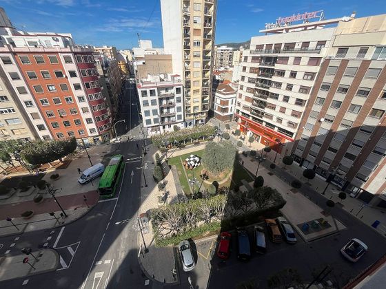 Foto 1 de Venta de piso en avenida Rei En Jaume de 4 habitaciones con garaje y calefacción