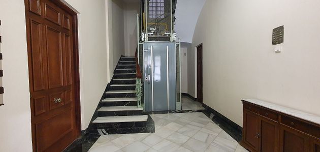 Foto 2 de Oficina en lloguer a calle Cavallers amb ascensor