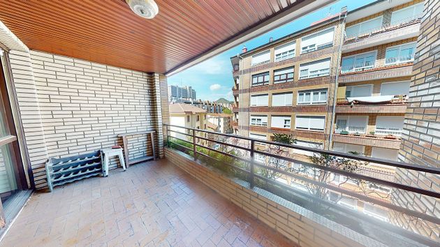 Foto 2 de Pis en venda a Portugalete de 4 habitacions amb terrassa i garatge