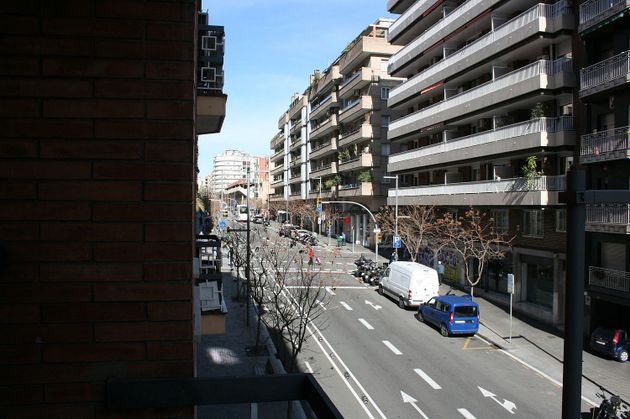 Foto 1 de Piso en venta en calle De Les Camèlies de 4 habitaciones con balcón y calefacción