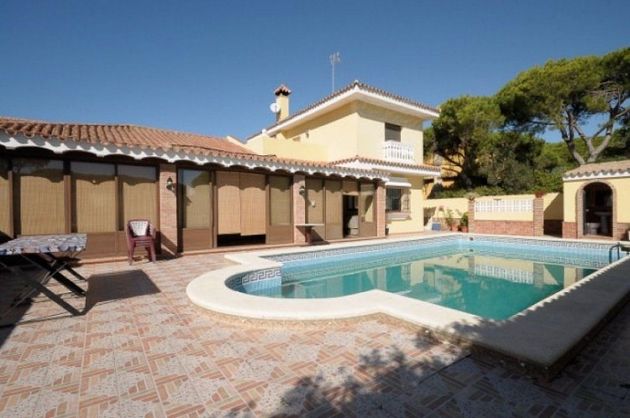 Foto 1 de Chalet en alquiler en Sancti Petri - La Barrosa de 5 habitaciones con terraza y piscina