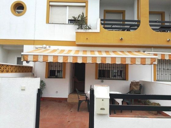 Foto 2 de Piso en alquiler en Sancti Petri - La Barrosa de 2 habitaciones con terraza y piscina