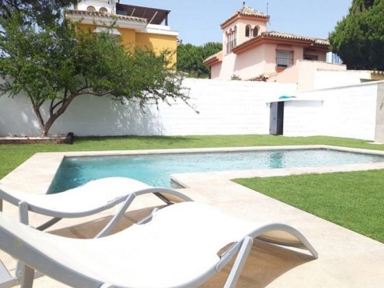Foto 1 de Chalet en alquiler en Sancti Petri - La Barrosa de 3 habitaciones con terraza y piscina