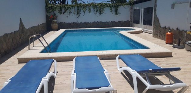 Foto 1 de Alquiler de chalet en Ctra de La Playa - La Coquina de 3 habitaciones con terraza y piscina