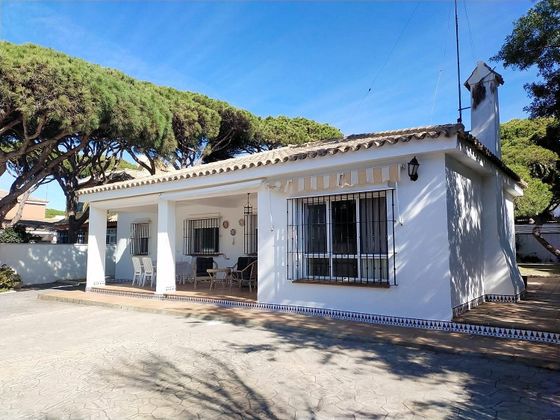 Foto 1 de Chalet en venta en Sancti Petri - La Barrosa de 4 habitaciones con terraza y jardín
