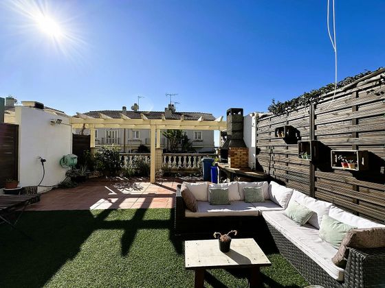Foto 2 de Casa adossada en venda a Premià de Dalt de 5 habitacions amb terrassa i piscina