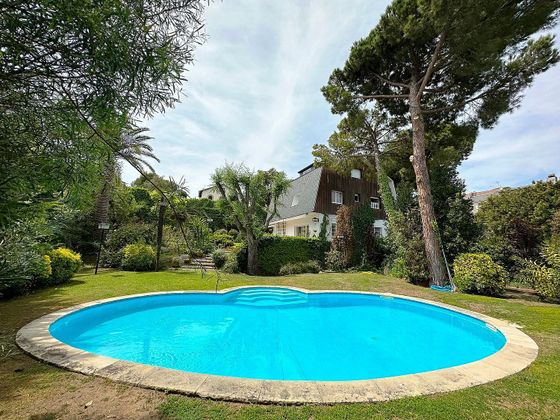 Foto 2 de Chalet en venta en calle Barcelona de 7 habitaciones con terraza y piscina