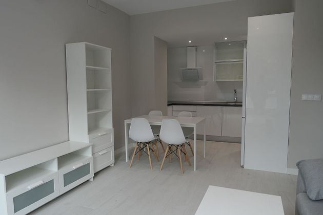 Foto 1 de Pis en lloguer a Venecia - Nueva Alcalá de 1 habitació amb mobles i aire acondicionat
