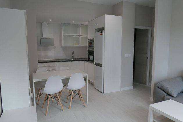 Foto 2 de Alquiler de piso en Venecia - Nueva Alcalá de 1 habitación con muebles y aire acondicionado