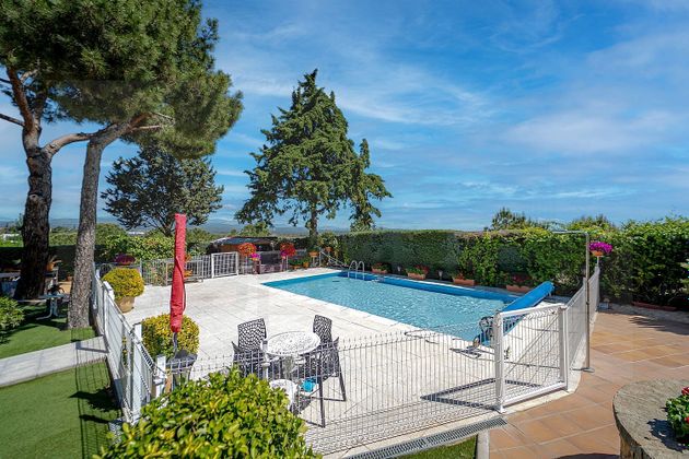 Foto 1 de Chalet en venta en Dehesa Navalcarbón – Montecillo de 3 habitaciones con terraza y piscina