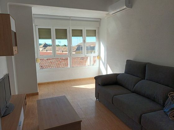 Foto 1 de Piso en alquiler en Biar de 3 habitaciones con muebles y balcón