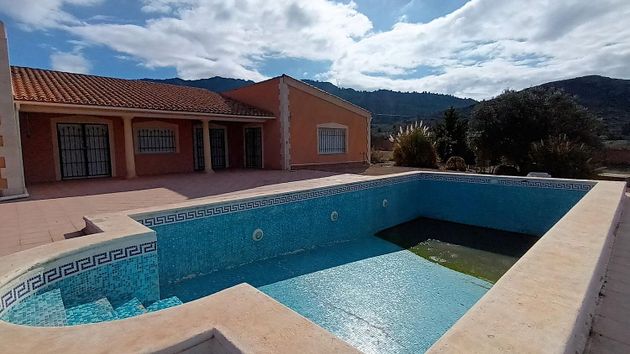 Foto 2 de Venta de chalet en Villena de 3 habitaciones con piscina y calefacción
