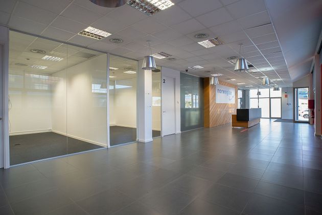 Foto 1 de Alquiler de oficina en Onze de setembre - Sant Jordi de 200 m²