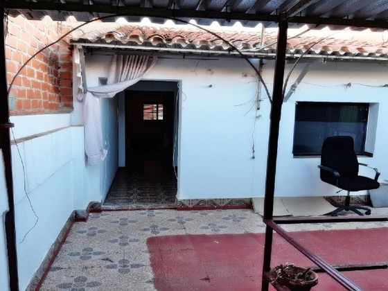 Foto 1 de Casa en venda a Corte de Peleas de 4 habitacions amb terrassa