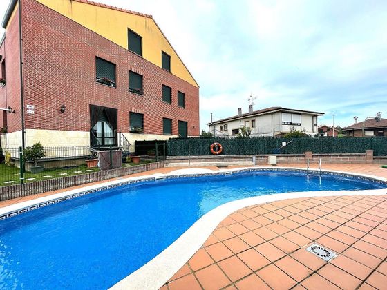 Foto 1 de Venta de ático en Meruelo de 2 habitaciones con terraza y piscina