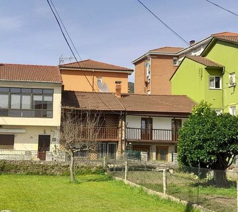 Foto 1 de Casa en venta en Corrales de Buelna (Los) de 5 habitaciones con jardín y balcón