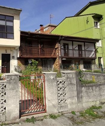 Foto 2 de Casa en venta en Corrales de Buelna (Los) de 5 habitaciones con jardín y balcón