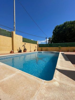 Foto 1 de Chalet en venta en calle Rosales de 4 habitaciones con terraza y piscina