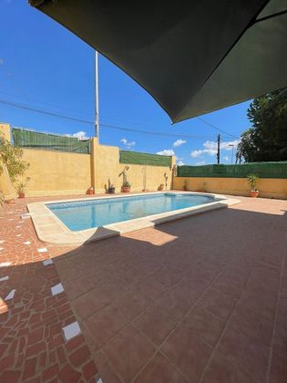 Foto 2 de Chalet en venta en calle Rosales de 4 habitaciones con terraza y piscina