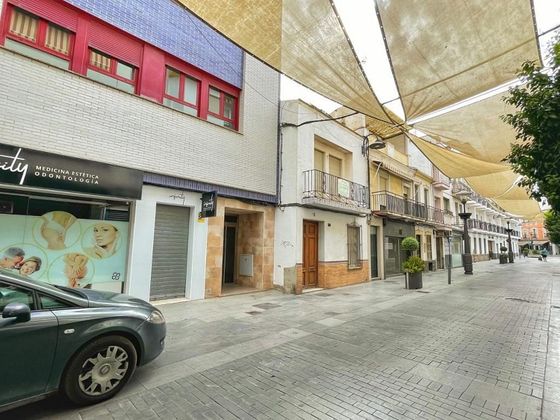 Foto 1 de Piso en venta en Andújar de 4 habitaciones con jardín y aire acondicionado