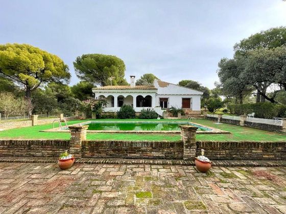 Foto 1 de Chalet en venta en Andújar de 4 habitaciones con terraza y piscina