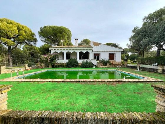 Foto 2 de Chalet en venta en Andújar de 4 habitaciones con terraza y piscina