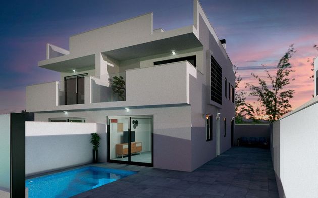 Foto 1 de Venta de casa adosada en calle Rio Ulla de 3 habitaciones con terraza y piscina
