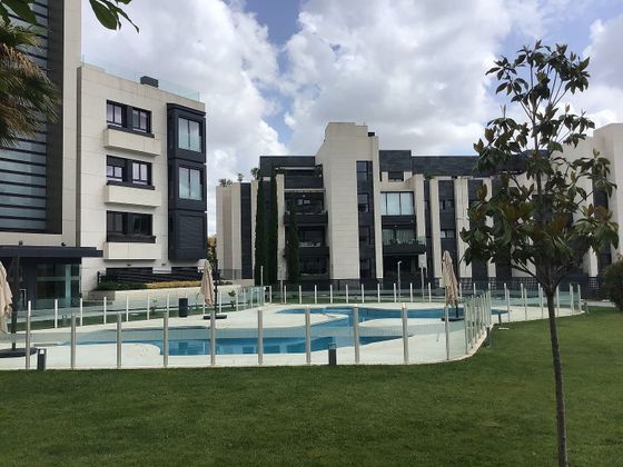 Foto 1 de Ático en venta en Valdebebas - Valdefuentes de 3 habitaciones con terraza y piscina