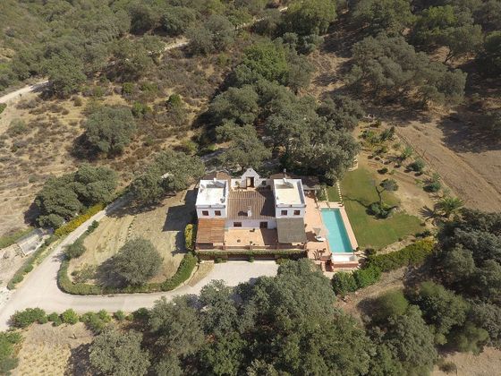 Foto 1 de Casa en venda a Benalauría de 4 habitacions amb terrassa i piscina