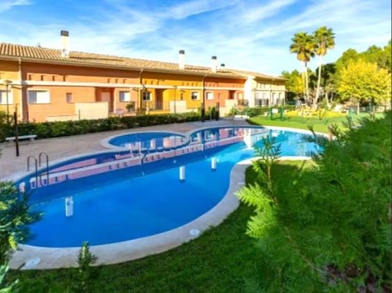 Foto 2 de Piso en venta en El Bosque de 3 habitaciones con terraza y piscina