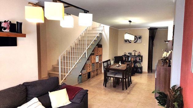 Foto 1 de Venta de casa en La Conarda de 5 habitaciones con terraza y garaje