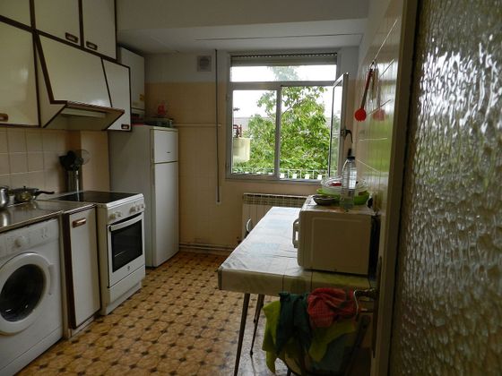 Foto 1 de Pis en venda a Zaramaga de 3 habitacions amb terrassa i calefacció