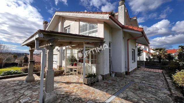 Foto 1 de Xalet en venda a O Milladoiro de 5 habitacions amb terrassa i piscina