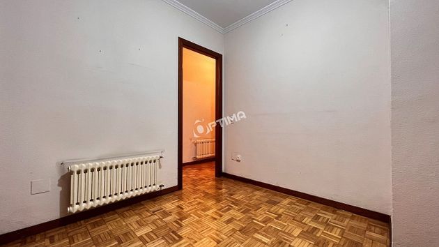 Foto 2 de Pis en venda a Ensanche - Sar de 3 habitacions amb garatge i calefacció