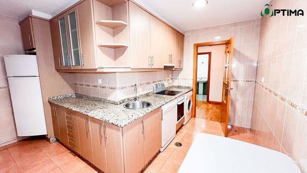 Foto 1 de Dúplex en alquiler en Castiñeiriño - Cruceiro de Sar de 5 habitaciones con garaje y calefacción