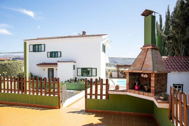 Foto 2 de Xalet en venda a calle Archipielago Canario de 4 habitacions amb terrassa i piscina