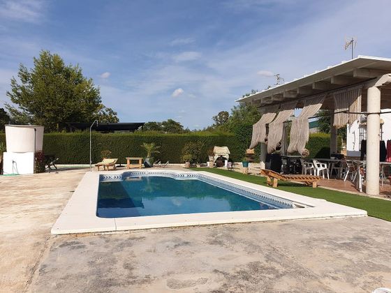 Foto 2 de Venta de casa en Sanlúcar la Mayor de 4 habitaciones con terraza y piscina