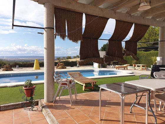 Foto 1 de Venta de casa en Sanlúcar la Mayor de 4 habitaciones con terraza y piscina