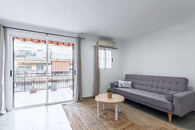 Foto 2 de Alquiler de ático en Plaça Eliptica-Republica Argentina-Germanies de 2 habitaciones con terraza y muebles