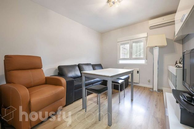 Foto 1 de Piso en alquiler en Aluche de 2 habitaciones con terraza y muebles