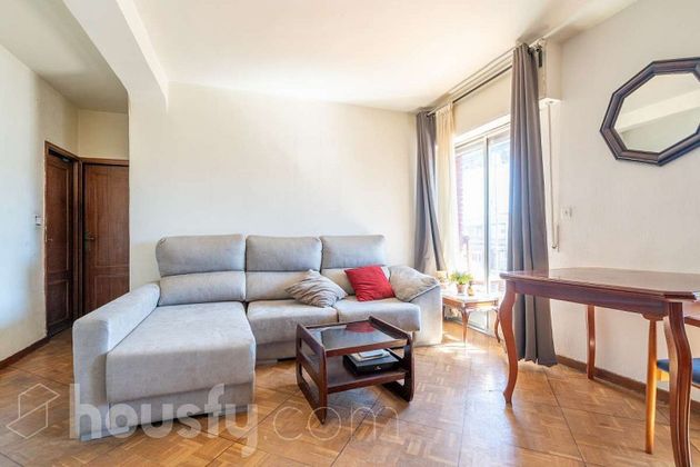 Foto 2 de Pis en lloguer a Valdezarza de 2 habitacions amb mobles i balcó