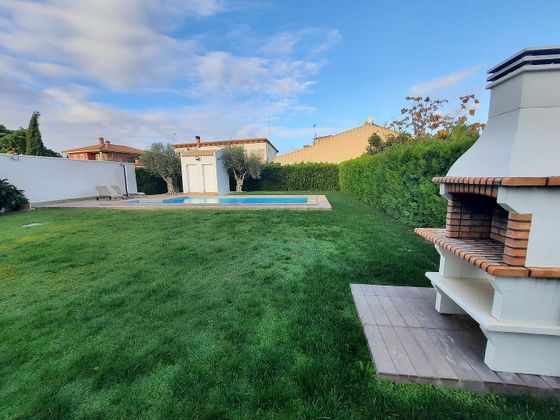 Foto 2 de Chalet en venta en Almendralejo de 5 habitaciones con piscina y jardín