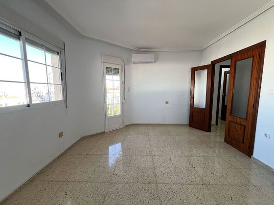 Foto 1 de Piso en venta en Almendralejo de 4 habitaciones con balcón y aire acondicionado